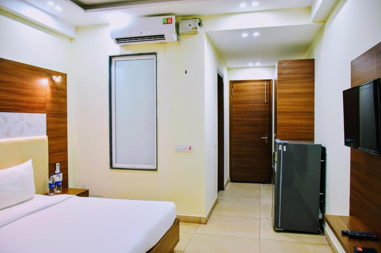 Hotel When In Gurgaon - Opposite To Artemis Hospital Εξωτερικό φωτογραφία