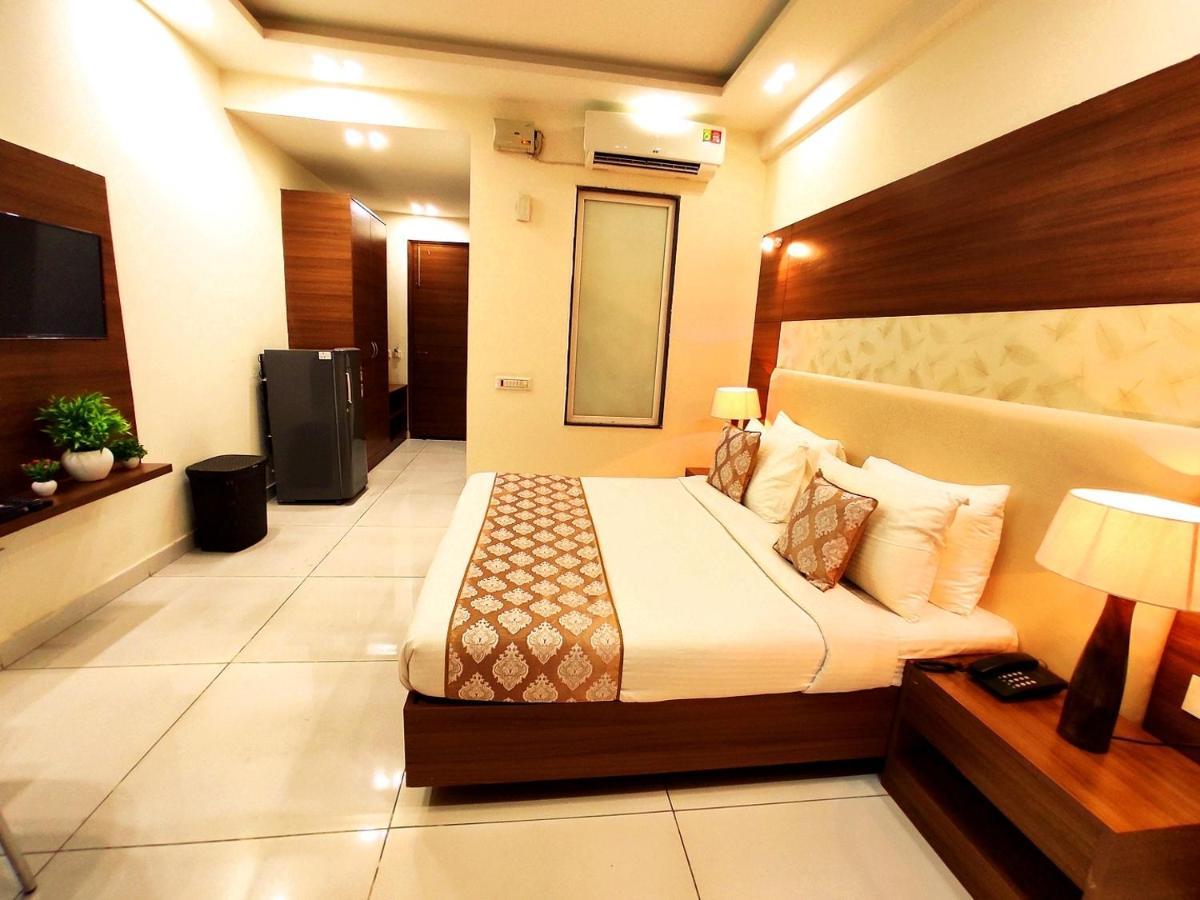 Hotel When In Gurgaon - Opposite To Artemis Hospital Εξωτερικό φωτογραφία