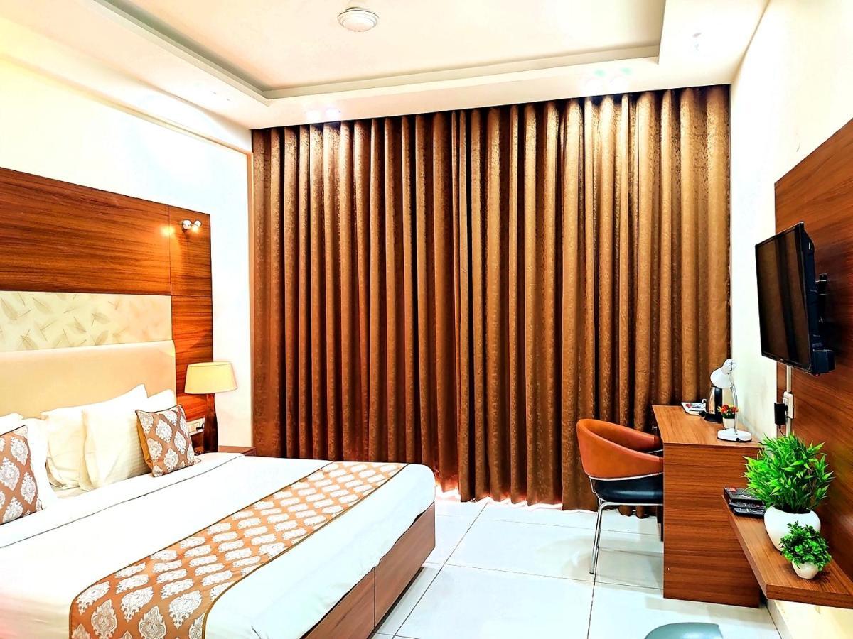 Hotel When In Gurgaon - Opposite To Artemis Hospital Εξωτερικό φωτογραφία