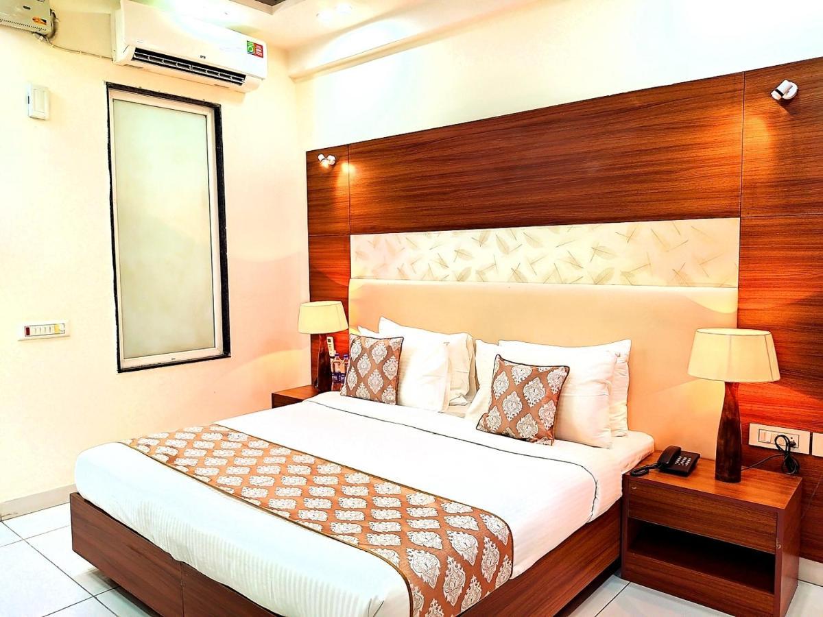 Hotel When In Gurgaon - Opposite To Artemis Hospital Εξωτερικό φωτογραφία