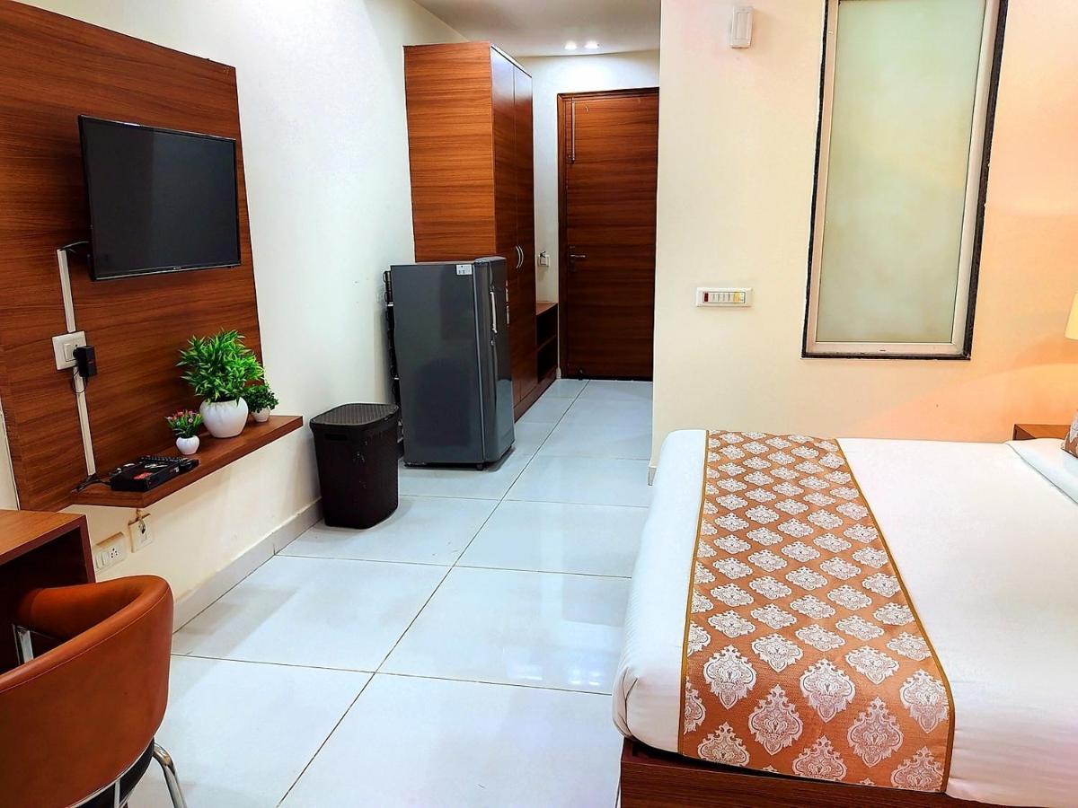 Hotel When In Gurgaon - Opposite To Artemis Hospital Εξωτερικό φωτογραφία
